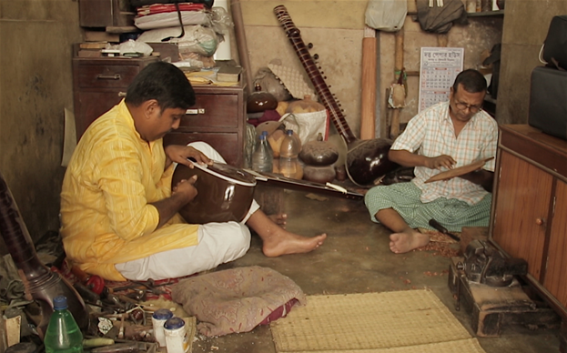 Instrument making, the Sitar